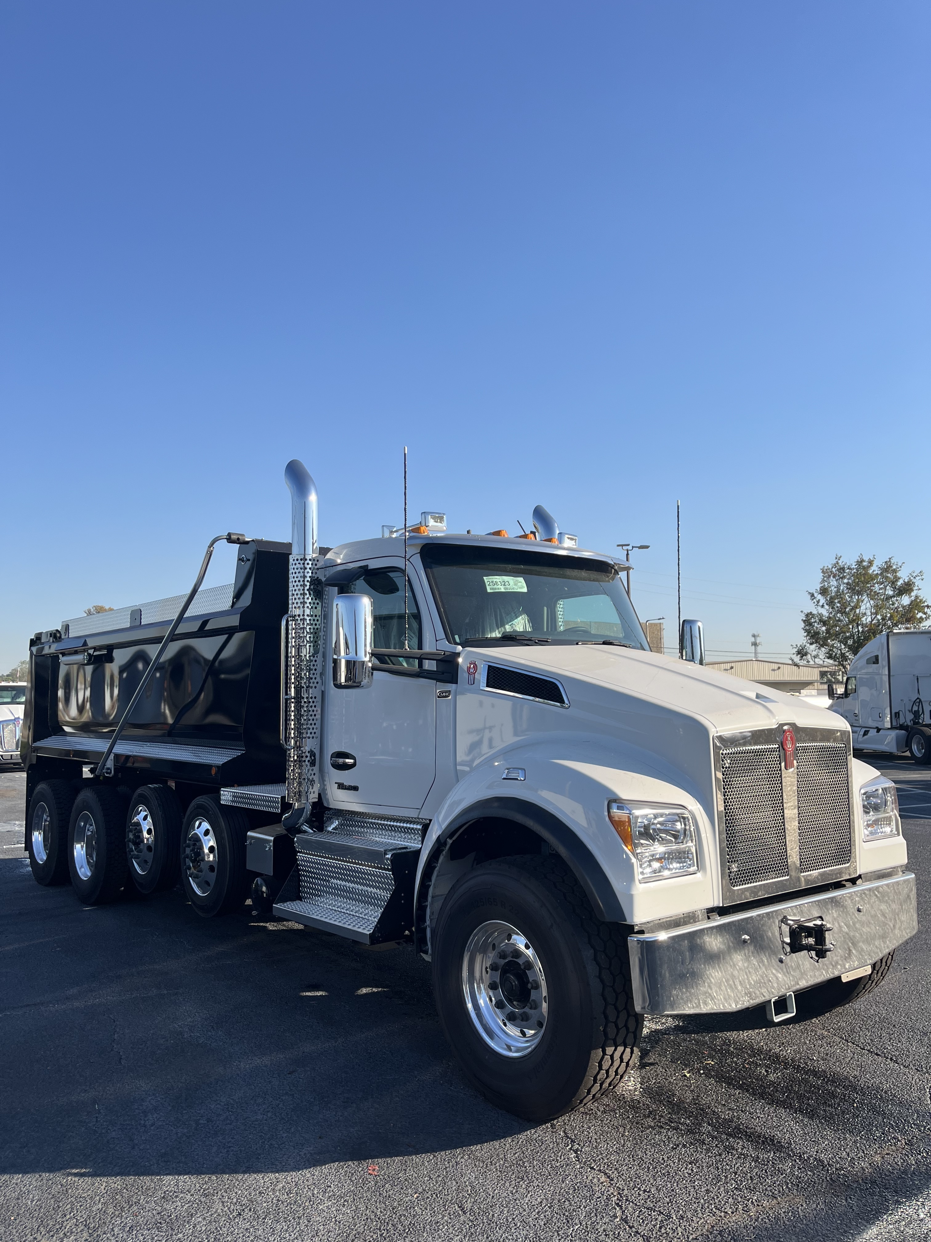 2027 KENWORTH T880S in Memphis, TN