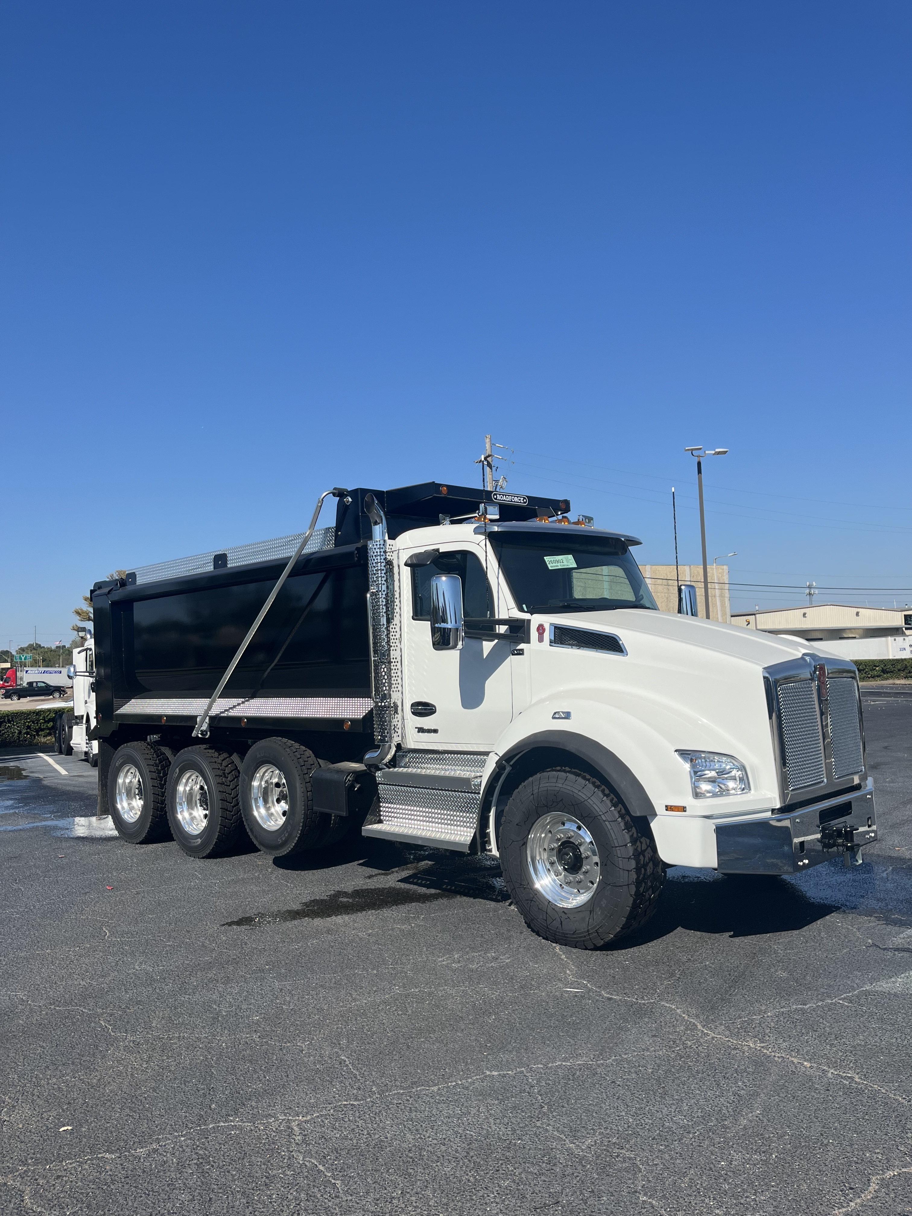 2027 KENWORTH T880 in Memphis, TN