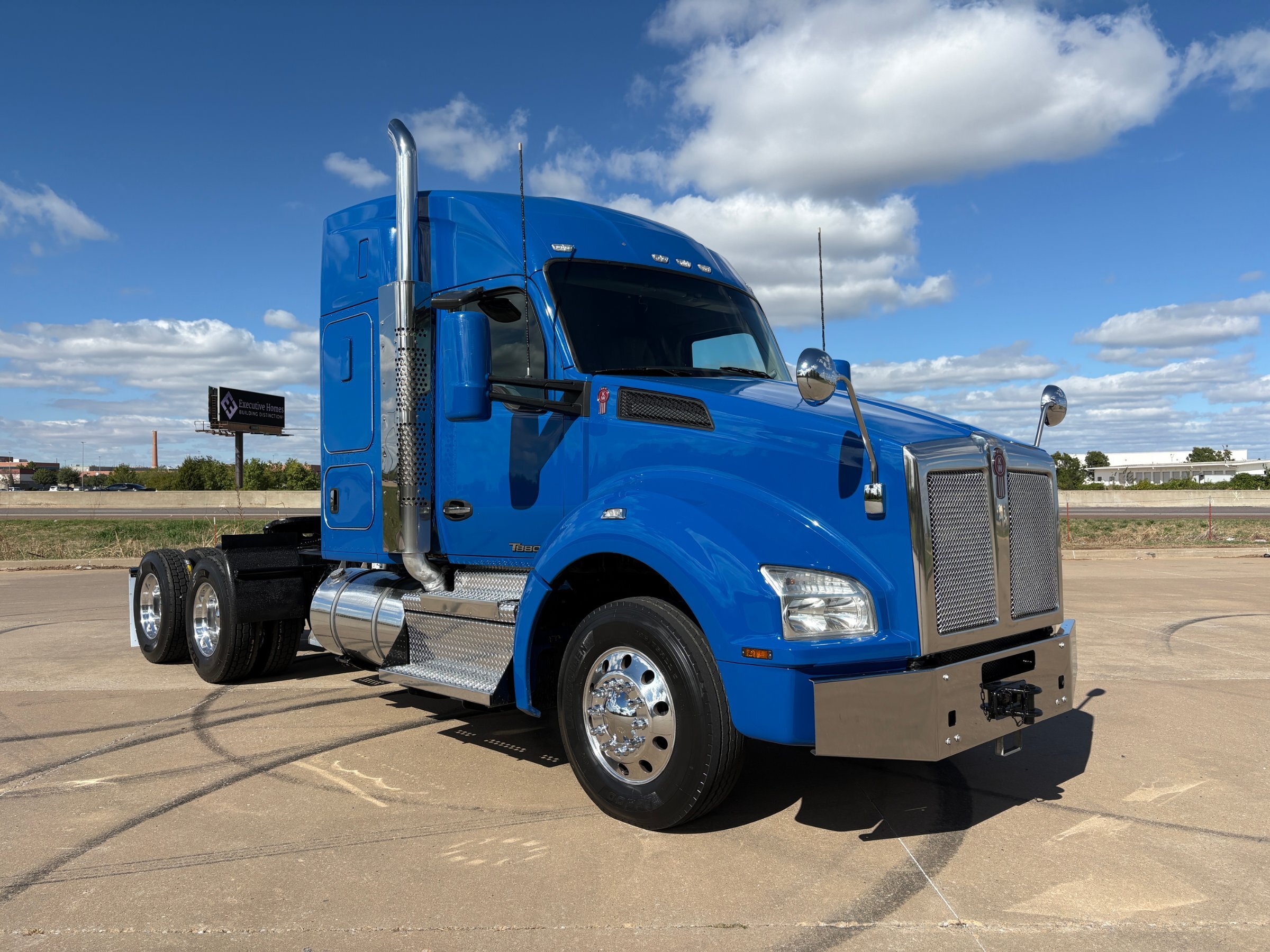 2020 KENWORTH T880 in Oklahoma City, OK