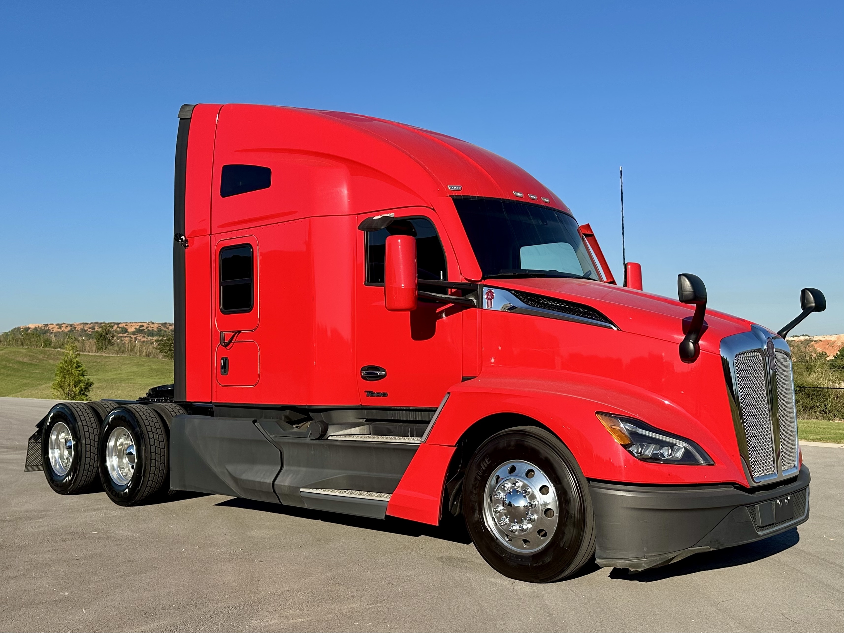 2023 KENWORTH T680 in Springdale, AR