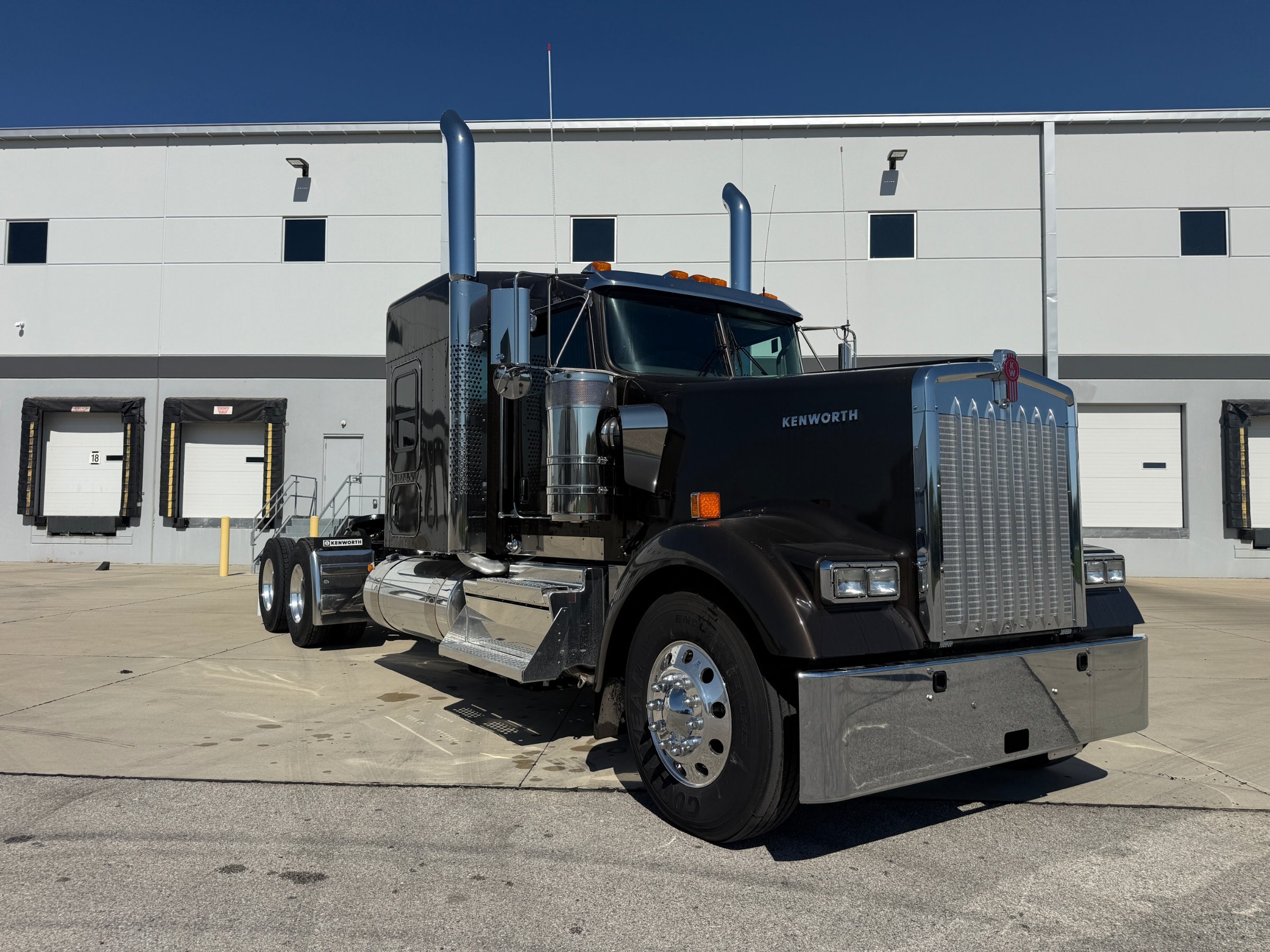 2027 KENWORTH W900L in Kansas City, MO