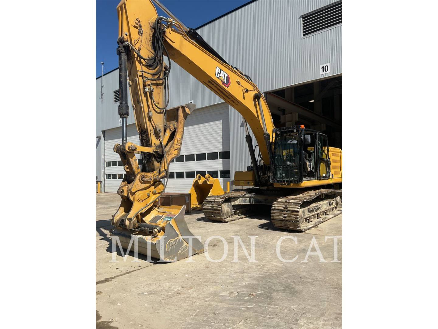 2022 CAT 330 in Londonderry, NH