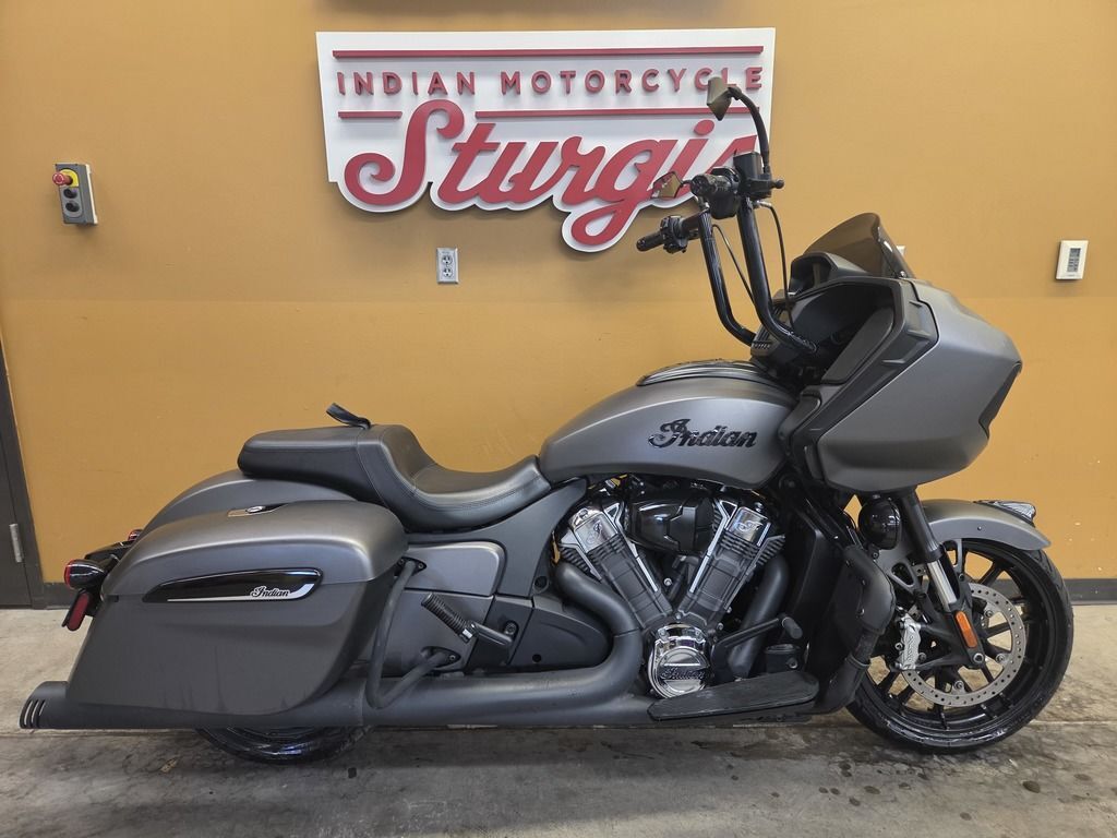2020 Indian Motorcycle® Challenger Titanium Metallic BASE in Sturgis, SD