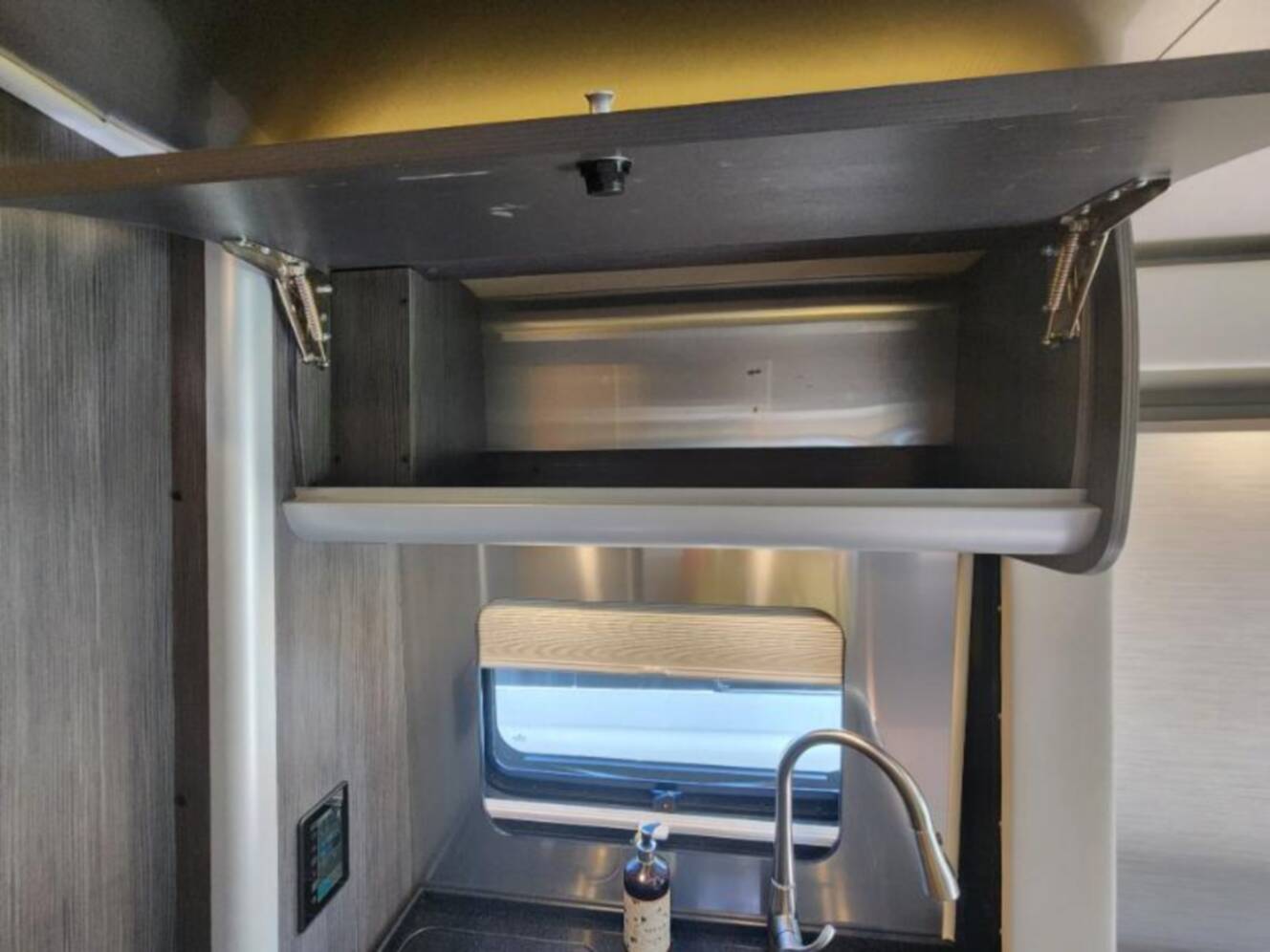 A photo of this 2021 Airstream Atlas MURPHY SUITE