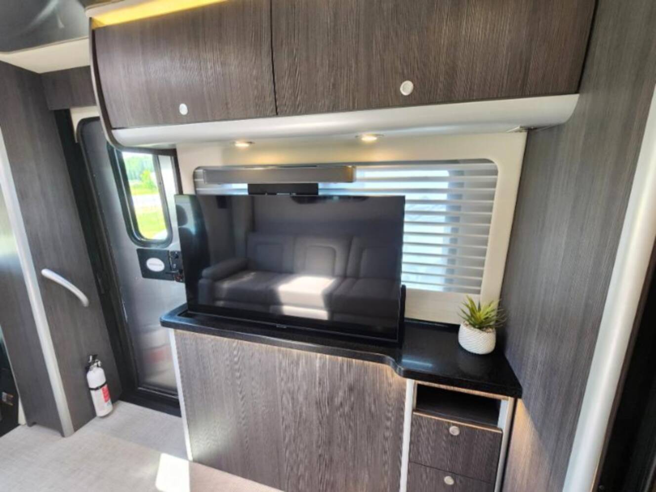 A photo of this 2021 Airstream Atlas MURPHY SUITE