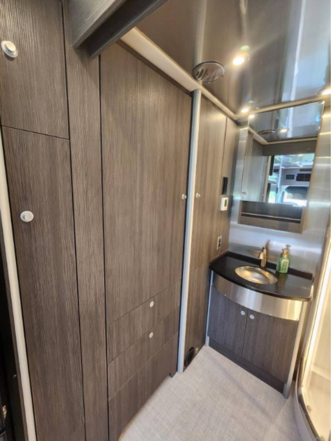 A photo of this 2021 Airstream Atlas MURPHY SUITE
