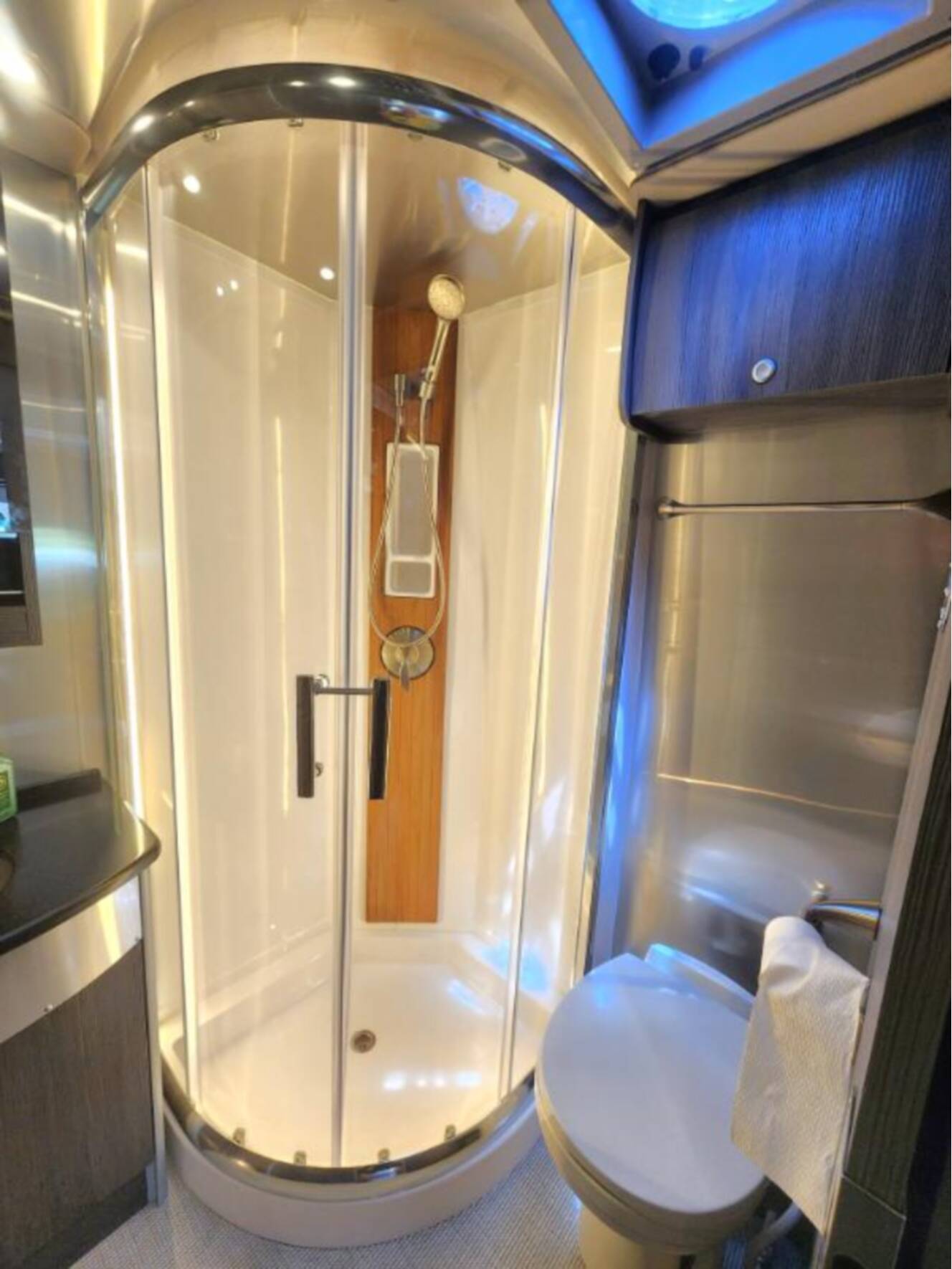 A photo of this 2021 Airstream Atlas MURPHY SUITE
