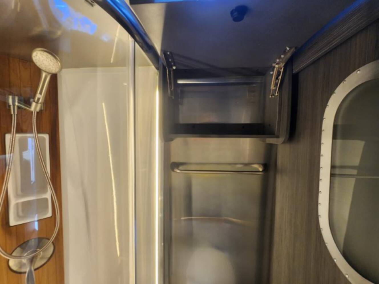 A photo of this 2021 Airstream Atlas MURPHY SUITE