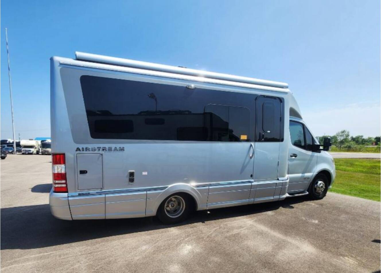 A photo of this 2021 Airstream Atlas MURPHY SUITE