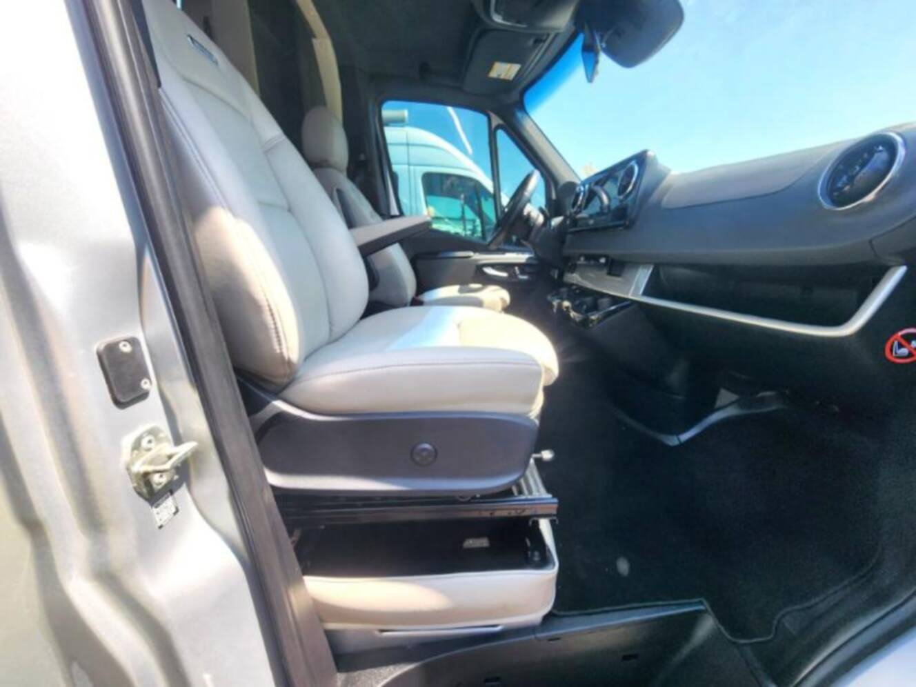 A photo of this 2021 Airstream Atlas MURPHY SUITE