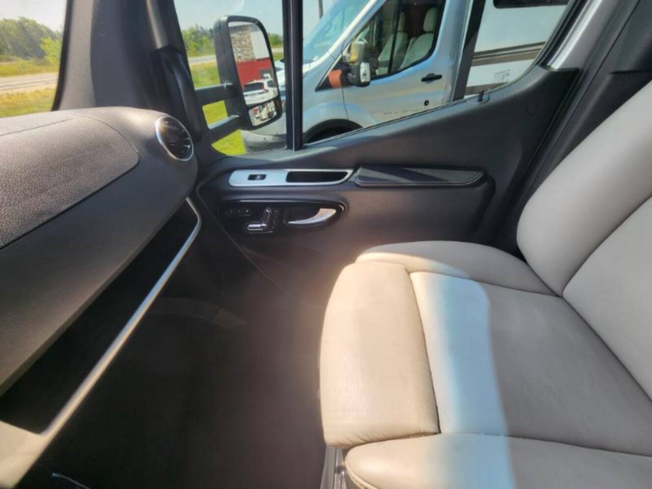 A photo of this 2021 Airstream Atlas MURPHY SUITE