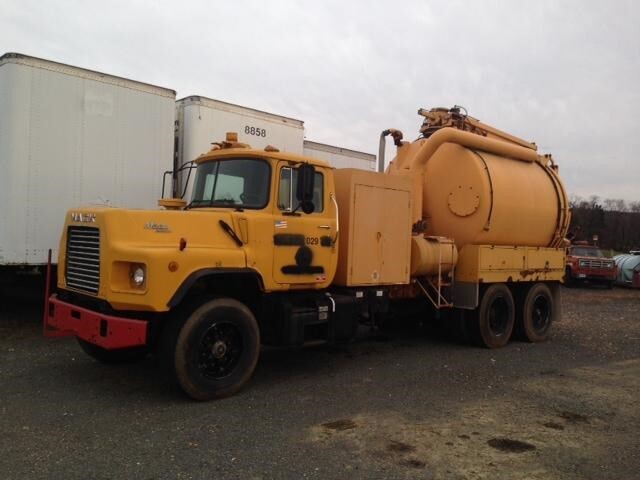 1992 MACK DM688S in Orange, VA