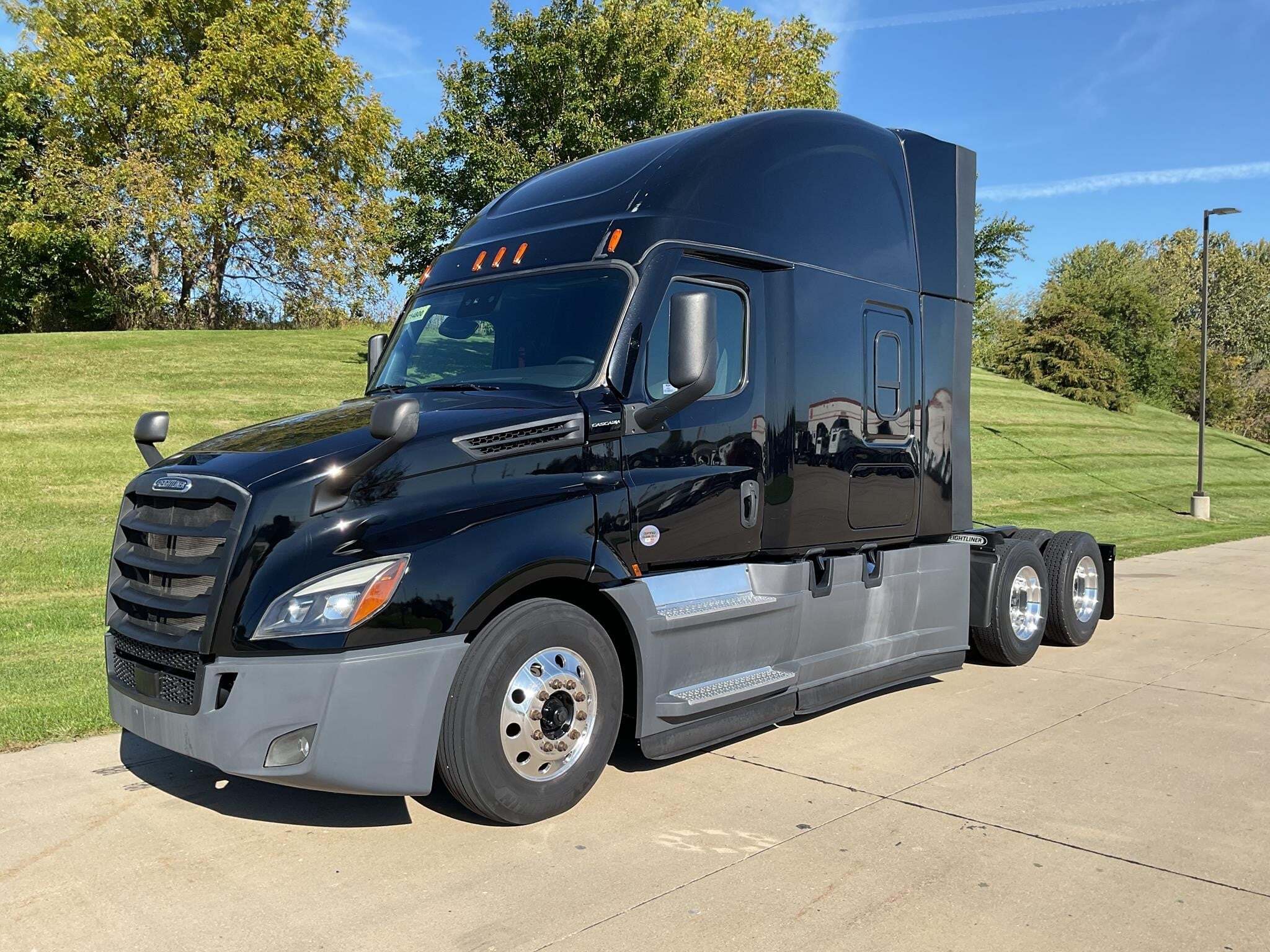 2022 FREIGHTLINER CASCADIA 126 in Dubuque, IA