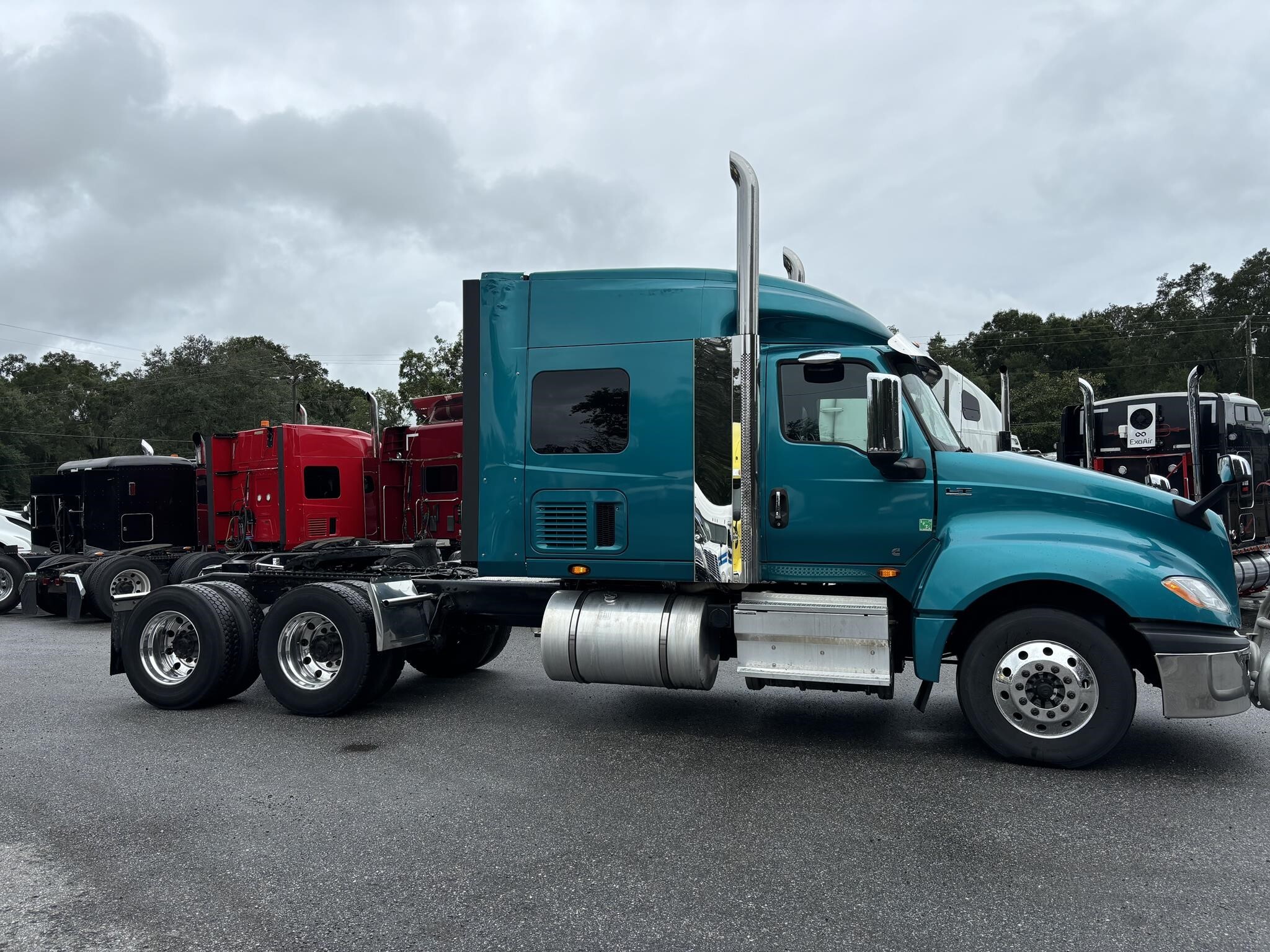 2020 INTERNATIONAL LT in Citra, FL