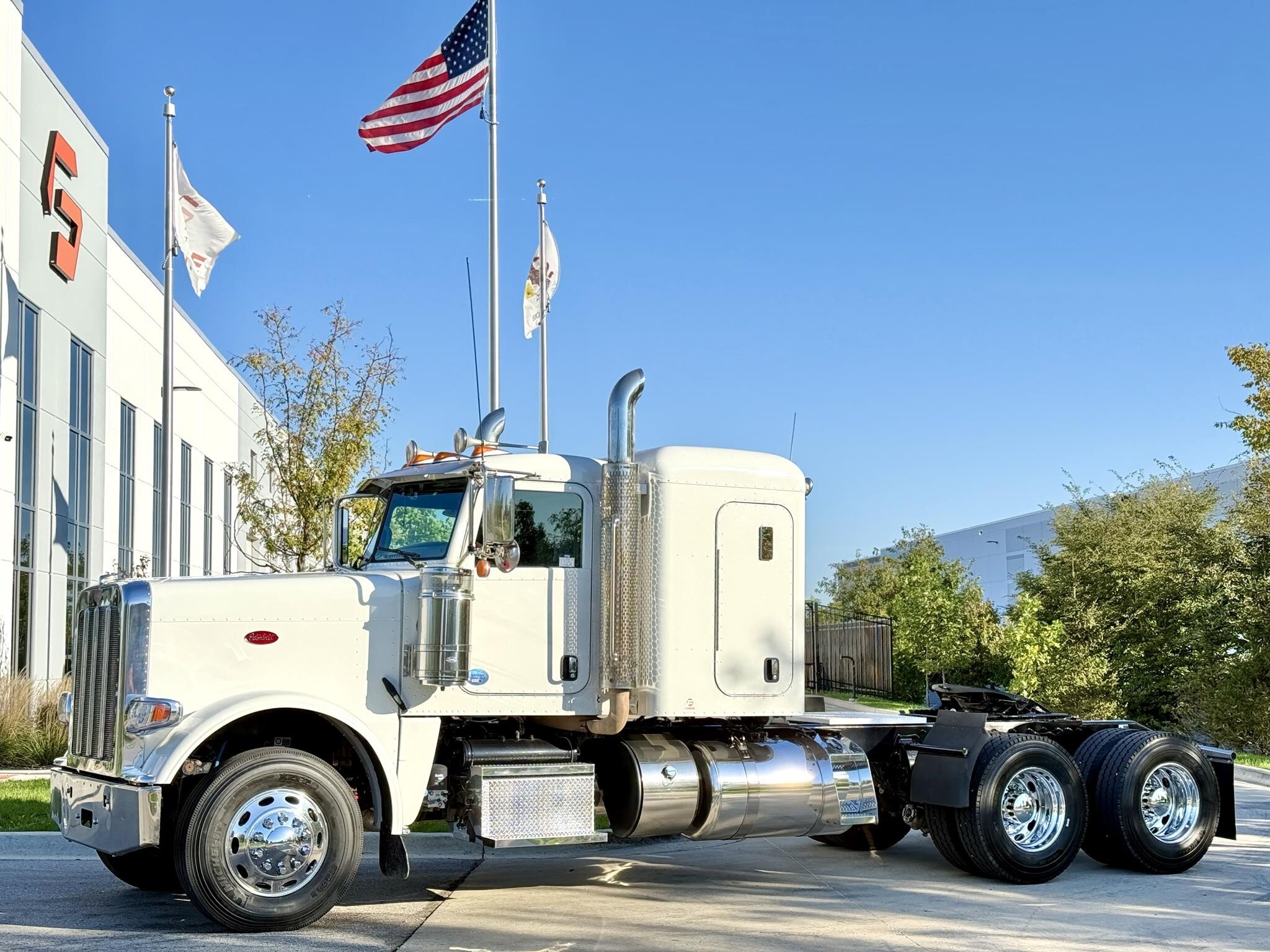 2015 PETERBILT 389 in New Lenox, IL
