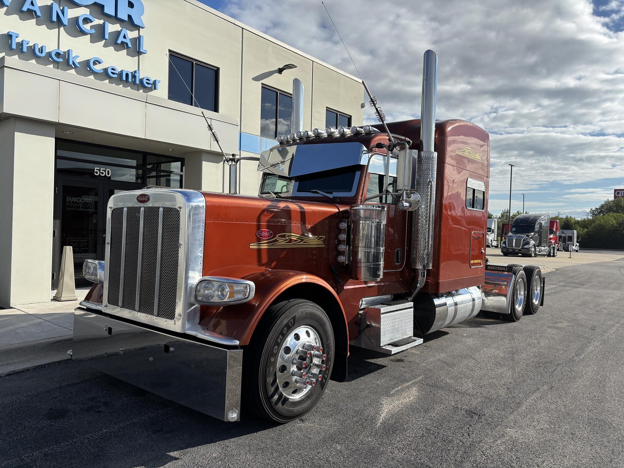 2023 PETERBILT 389 in Minooka, IL