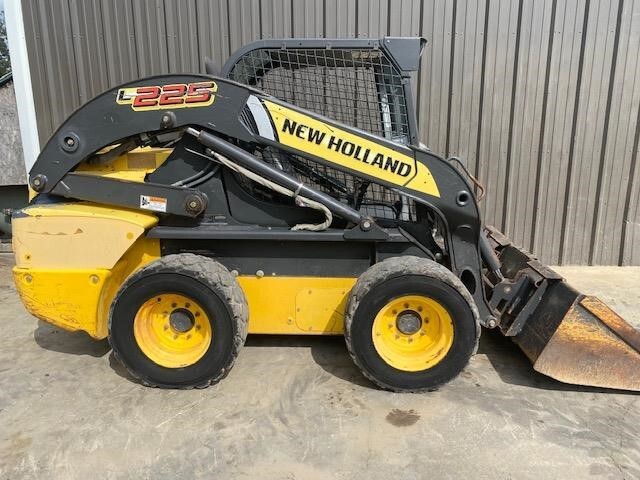 2013 NEW HOLLAND L225 in Van Alstyne, TX