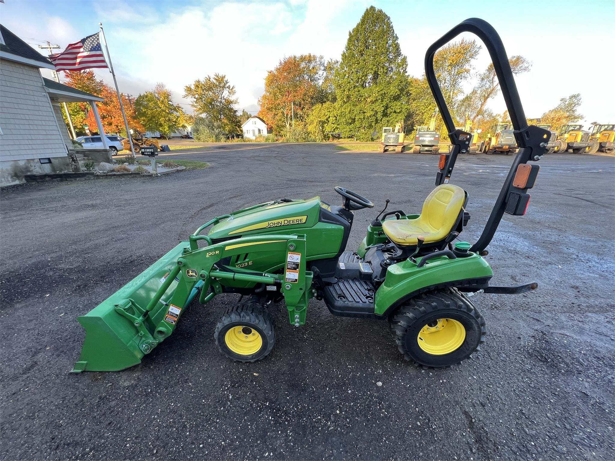 2018 JOHN DEERE 1023E in Holland, MI