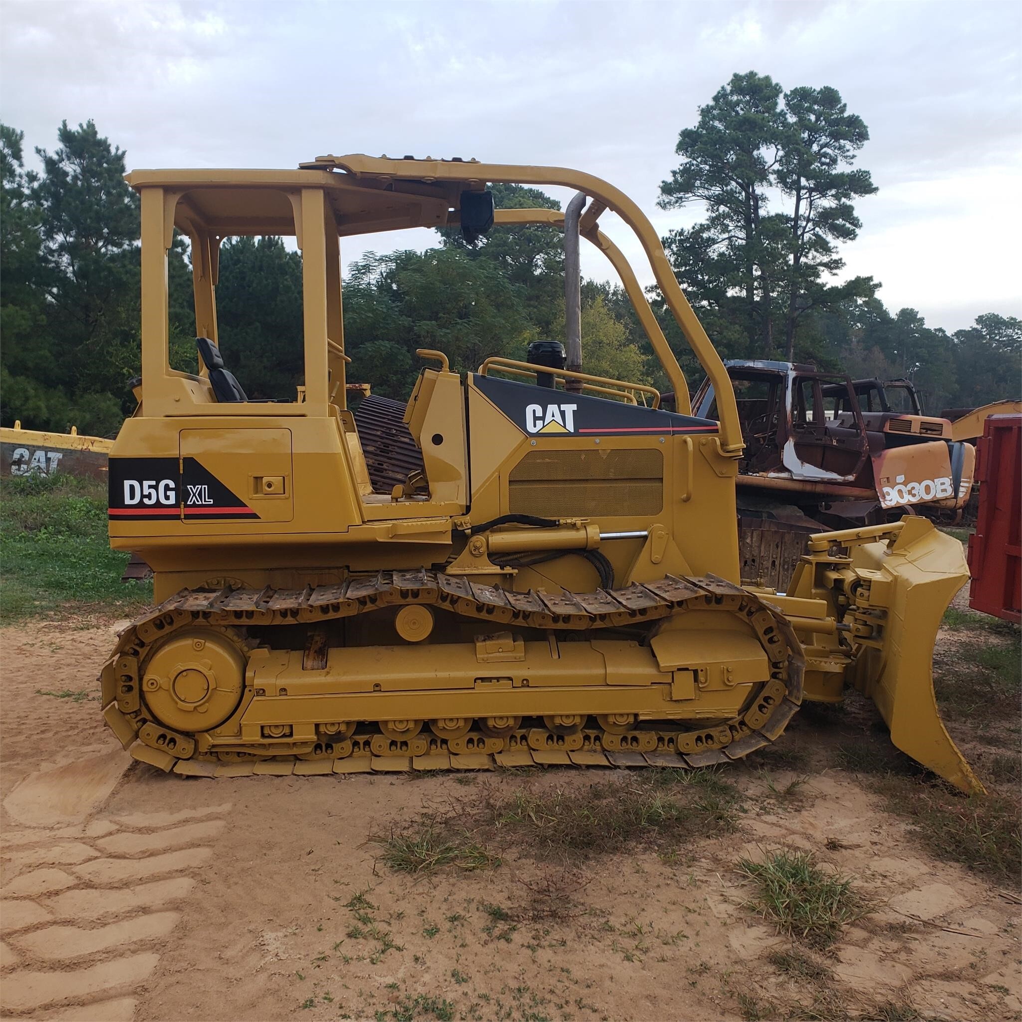 CATERPILLAR D5G XL in Hughes Springs, TX