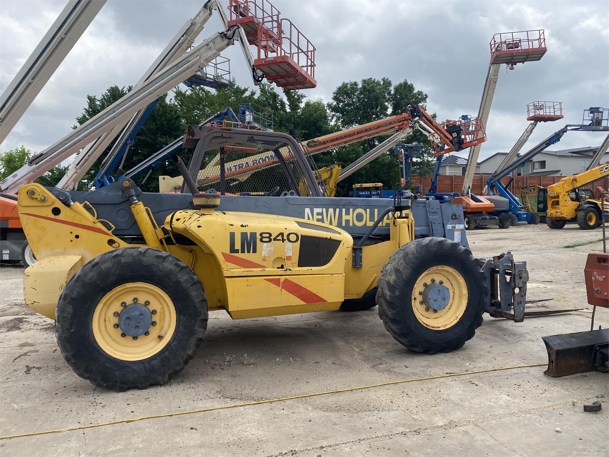 2003 NEW HOLLAND LM840 in Irving, TX