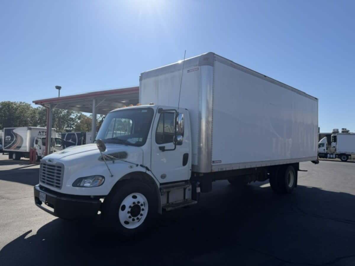 2014 FREIGHTLINER BUSINESS CLASS M2 106 in Farmingdale, NY