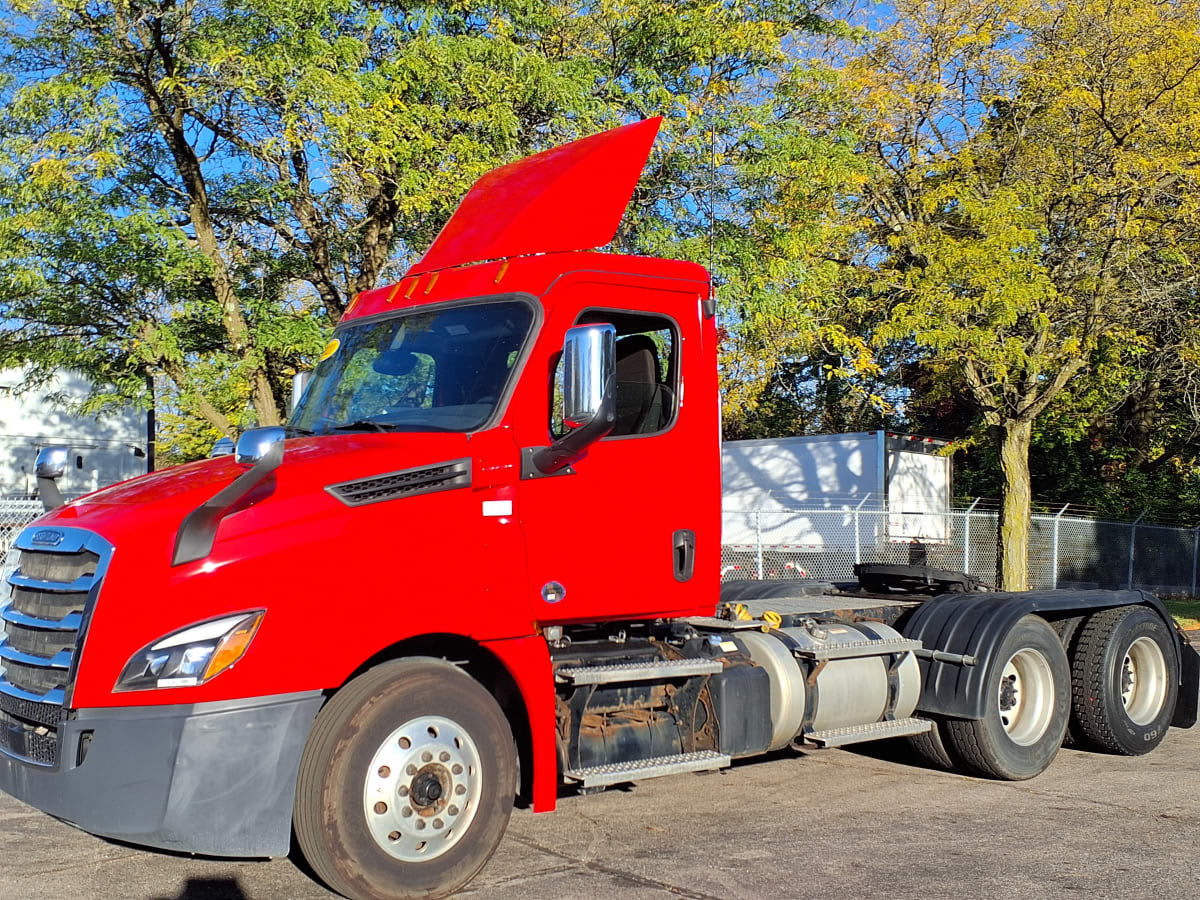 2020 FREIGHTLINER CASCADIA 126 in Hilliard, OH