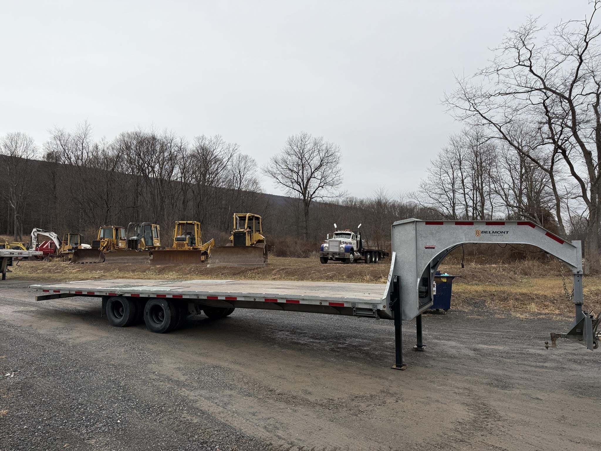 2024 BELMONT 32' HYDRAULIC DOVETAIL in Everett, PA