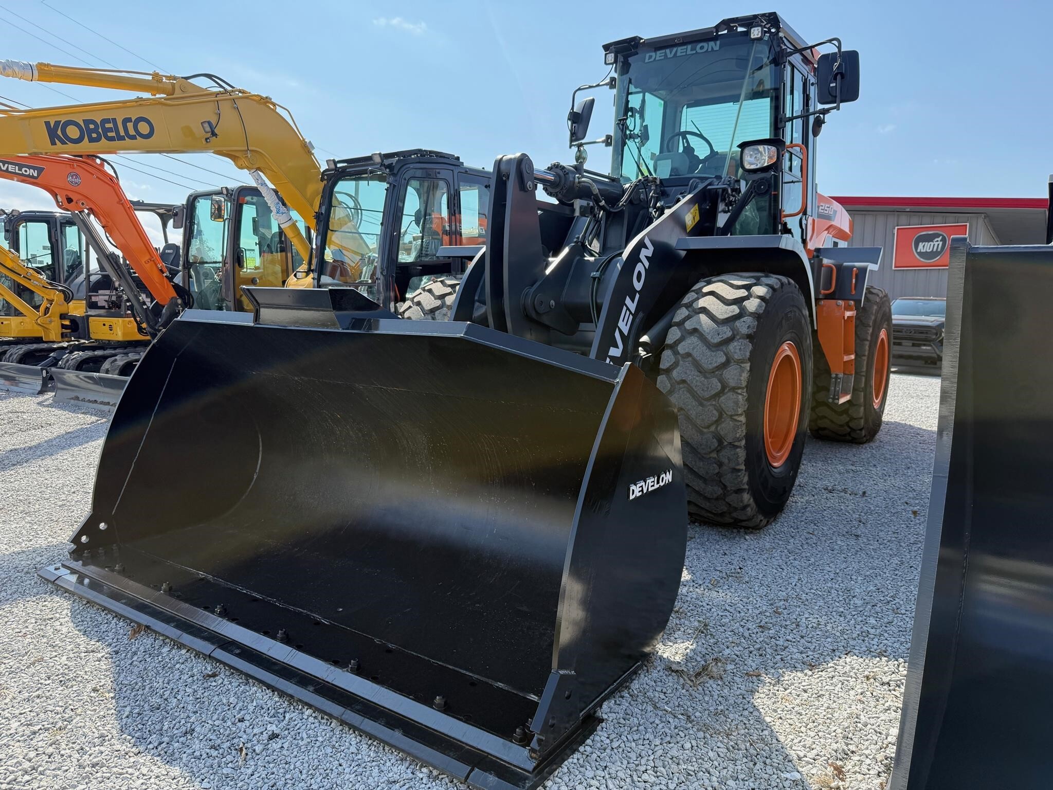 DEVELON DL250-7 in Lowell, IN