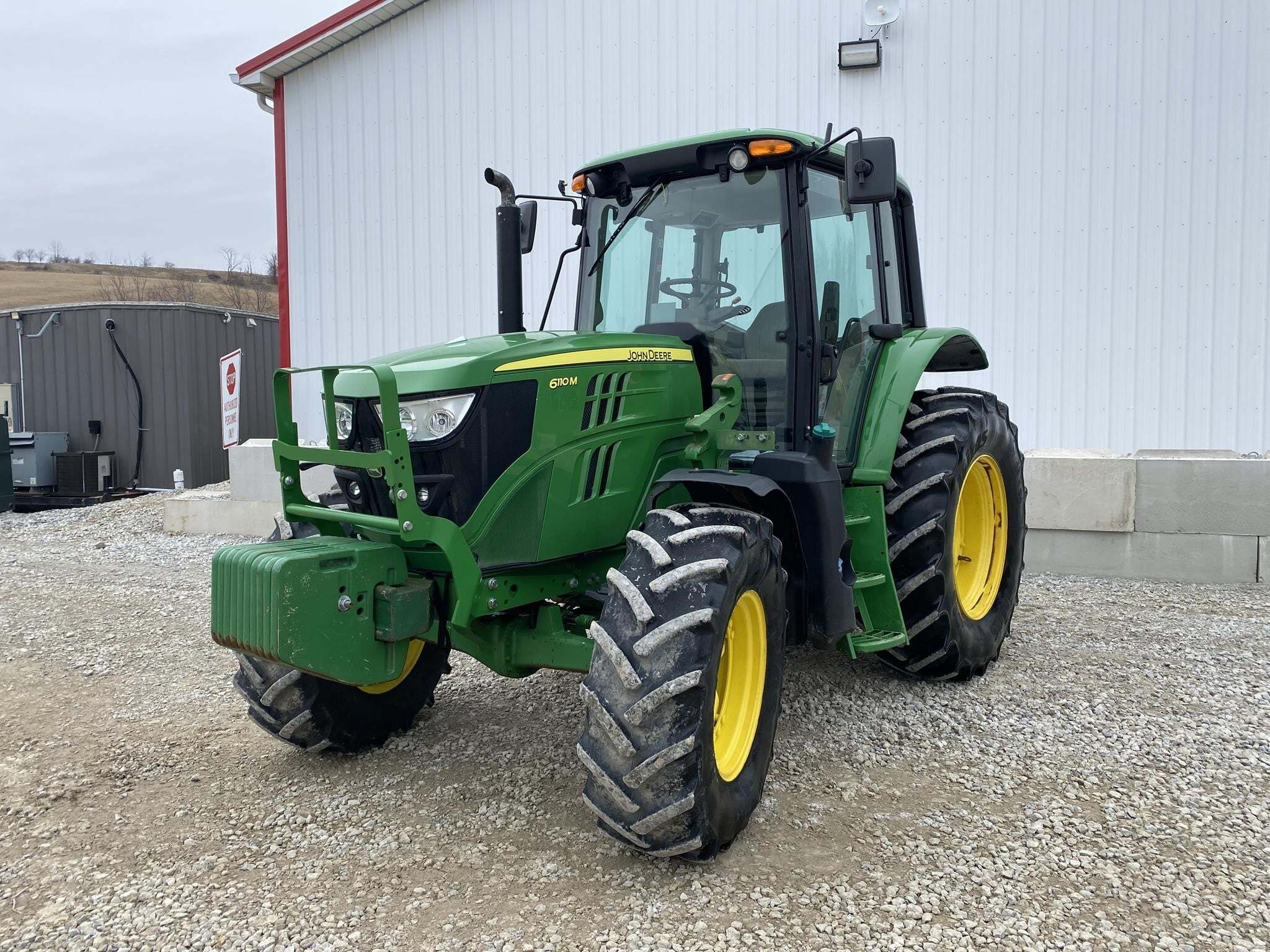 2019 JOHN DEERE 6110M in Cadiz, OH