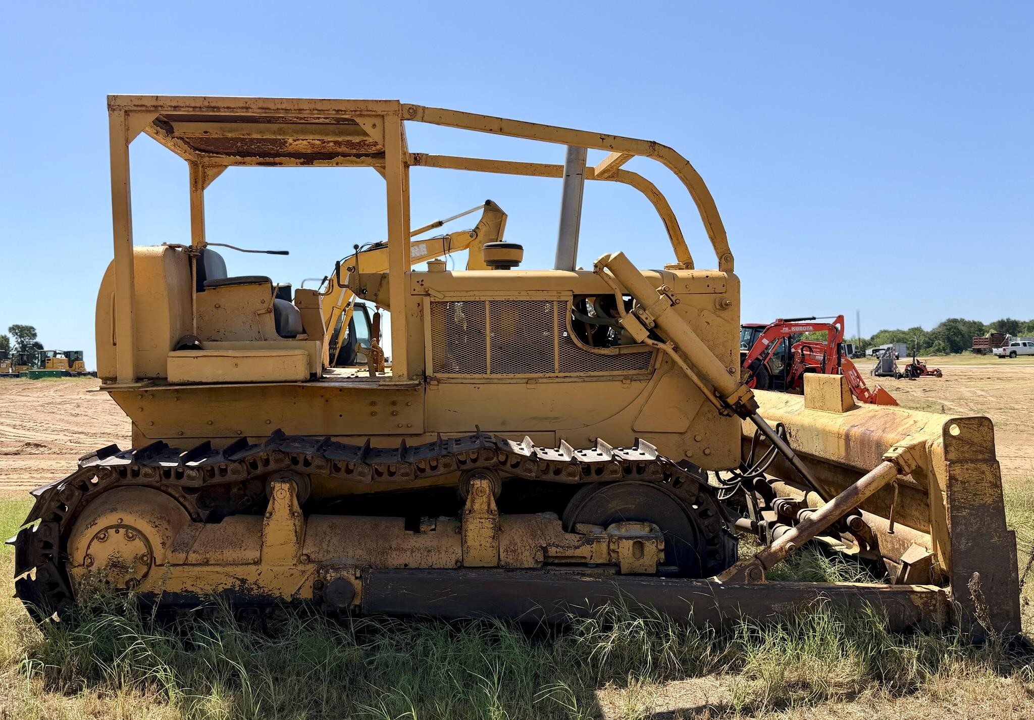 1965 CATERPILLAR D6C in Trinidad, TX