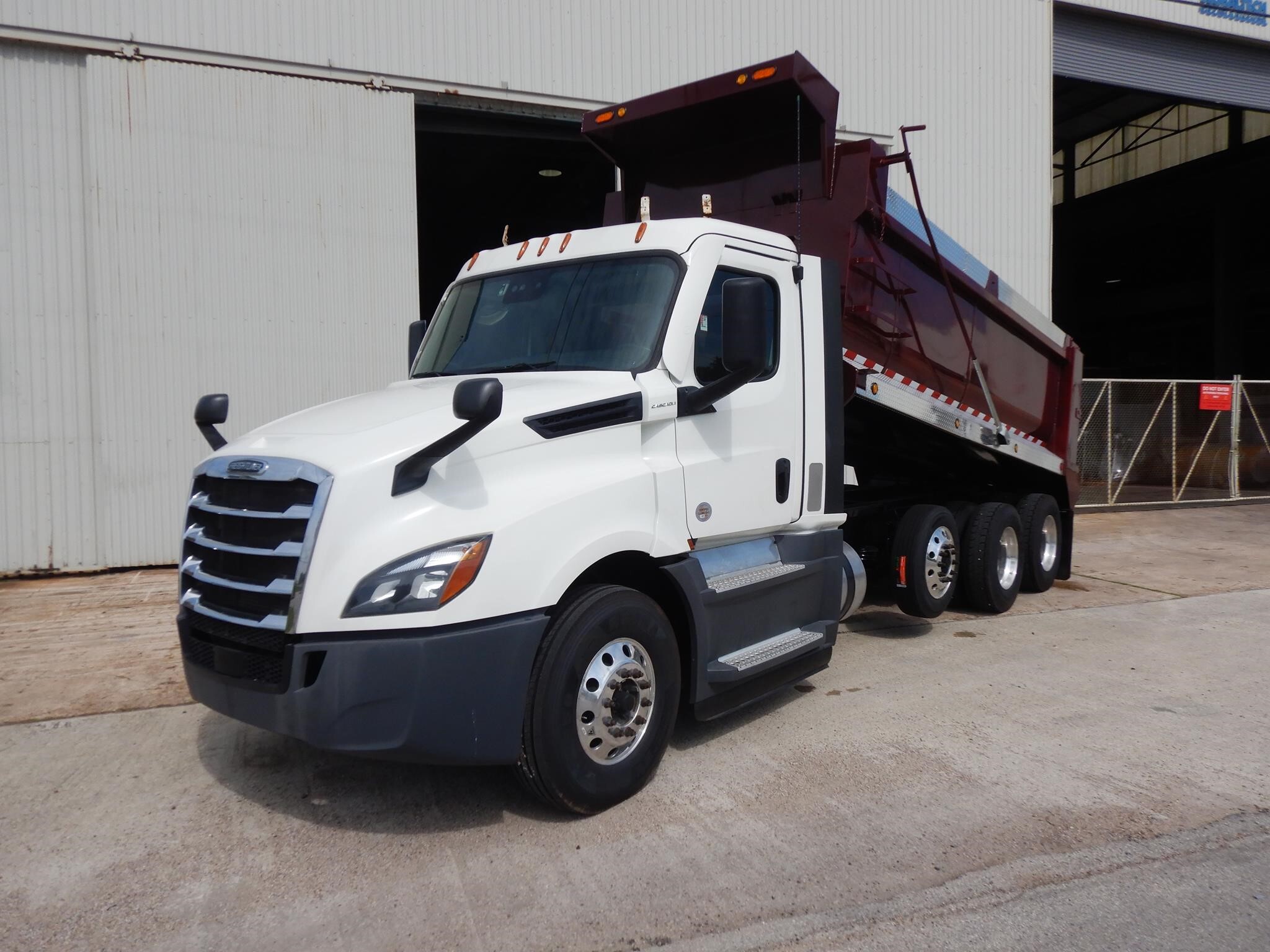 2021 FREIGHTLINER CASCADIA 126 in Houston, TX