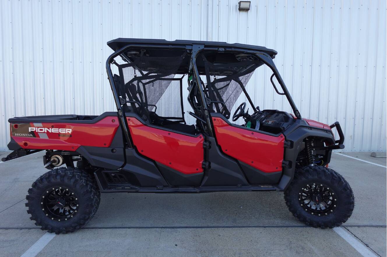 A photo of this 2025 Honda Pioneer 1000-6 Deluxe Crew