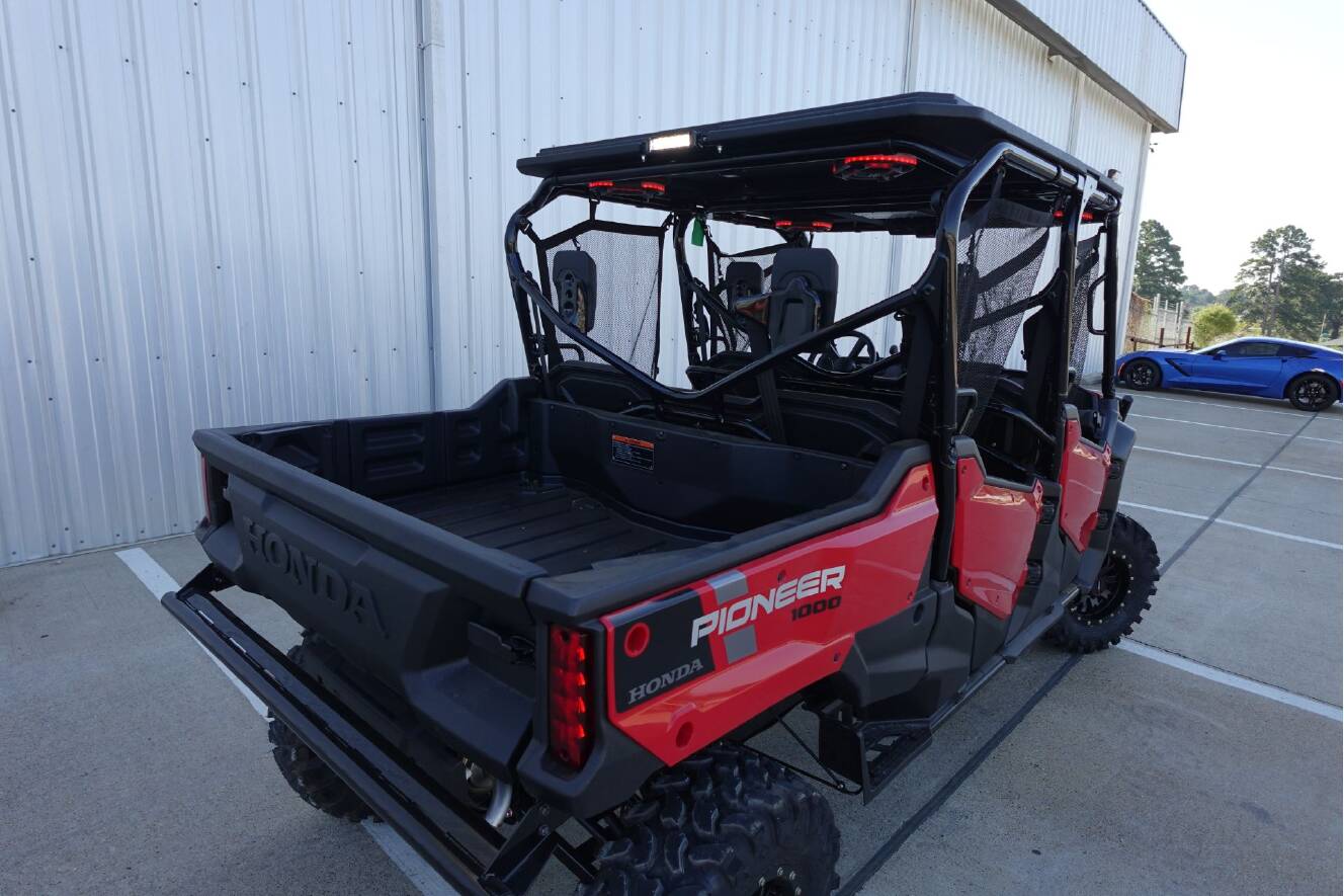 A photo of this 2025 Honda Pioneer 1000-6 Deluxe Crew