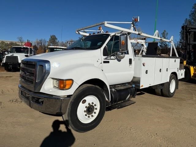 2013 FORD F750 XL SD in Redding, CA