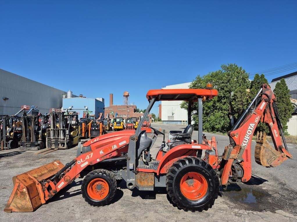 2017 KUBOTA L47 in Essington, PA