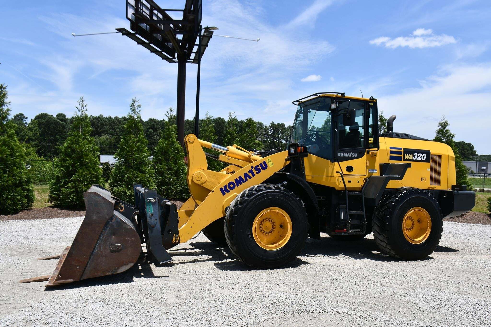 2021 KOMATSU WA320-8 in Summerville, SC