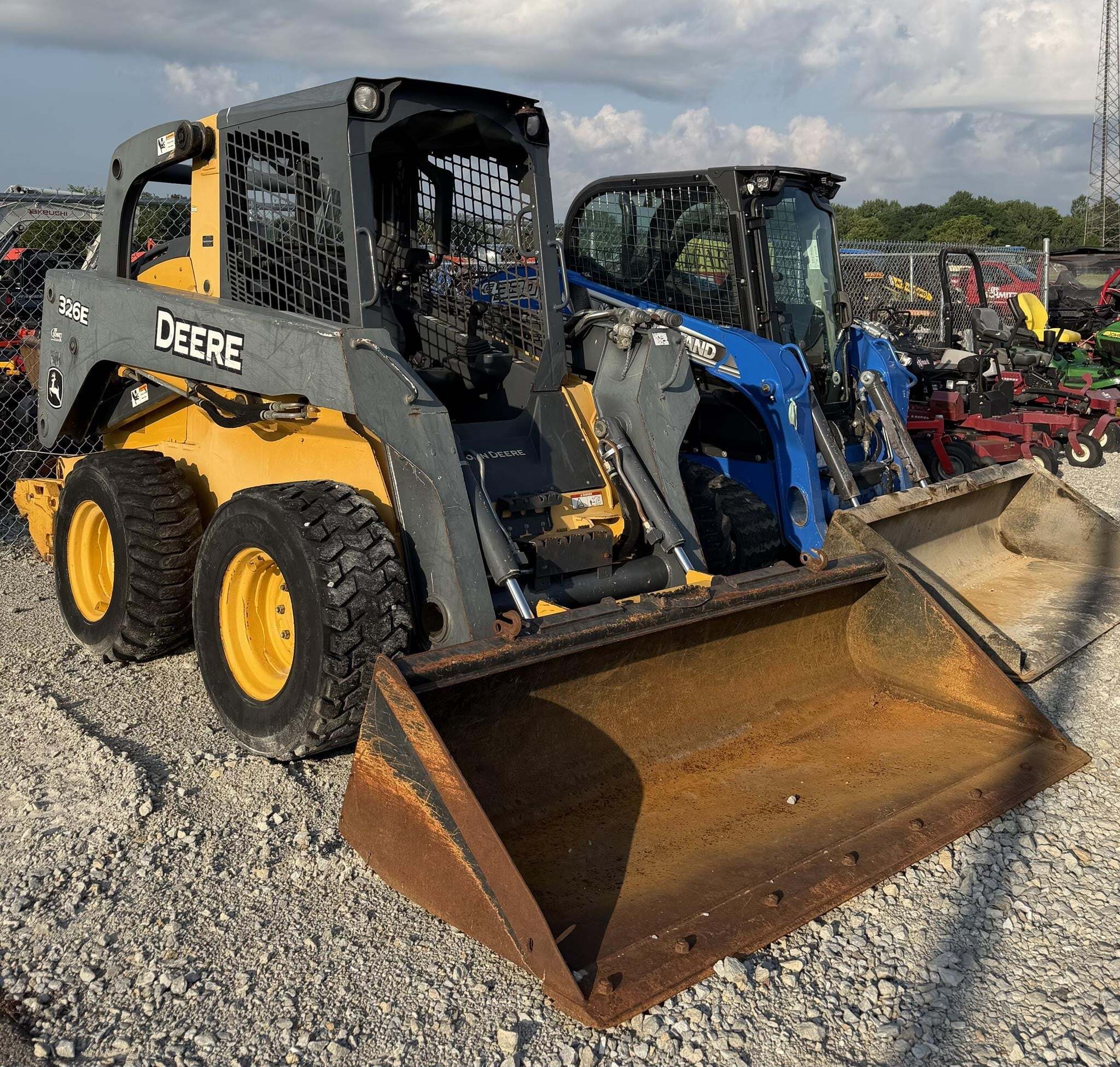 2013 DEERE 326E in Dayton, OH