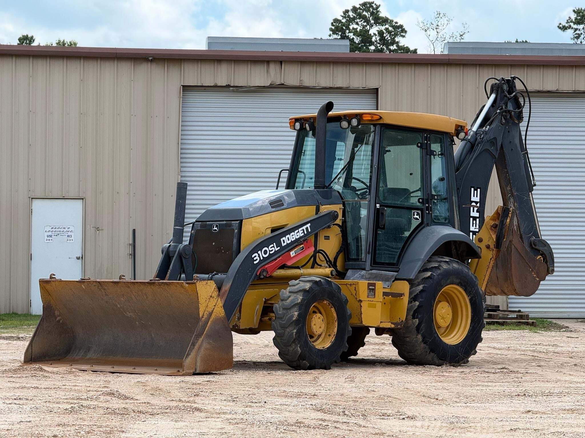 2017 DEERE 310SL in Cleveland, TX