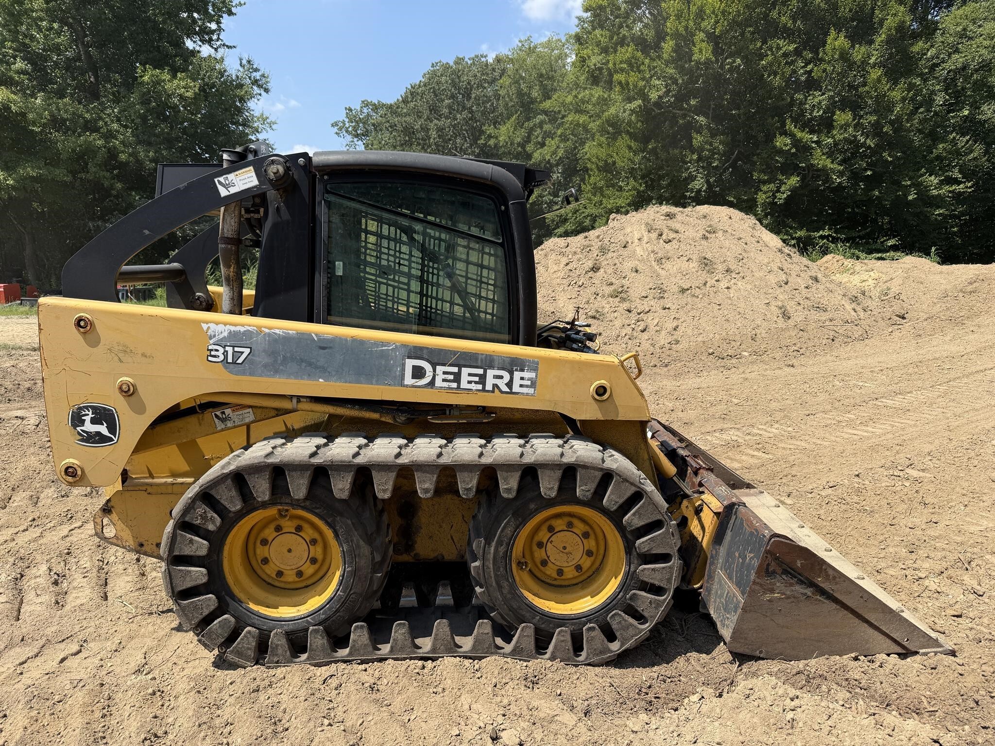2006 DEERE 317 in Dover, DE