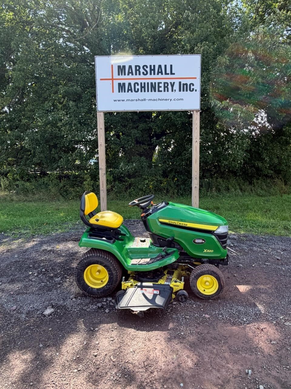 2014 JOHN DEERE X320 in Honesdale, PA