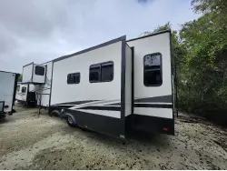 2023 FOREST RIVER east to west ahara 325RL