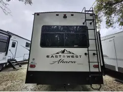 2023 FOREST RIVER east to west ahara 325RL