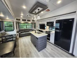 2023 FOREST RIVER east to west ahara 325RL