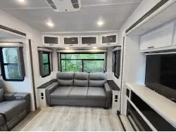 2023 FOREST RIVER east to west ahara 325RL