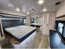 2023 FOREST RIVER east to west ahara 325RL