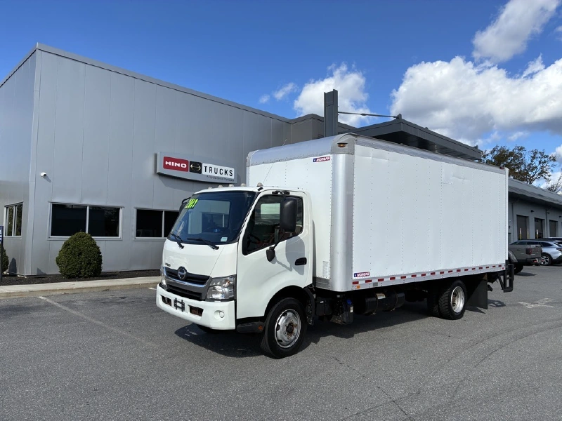 2017 HINO 195