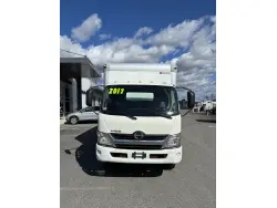2017 HINO 195