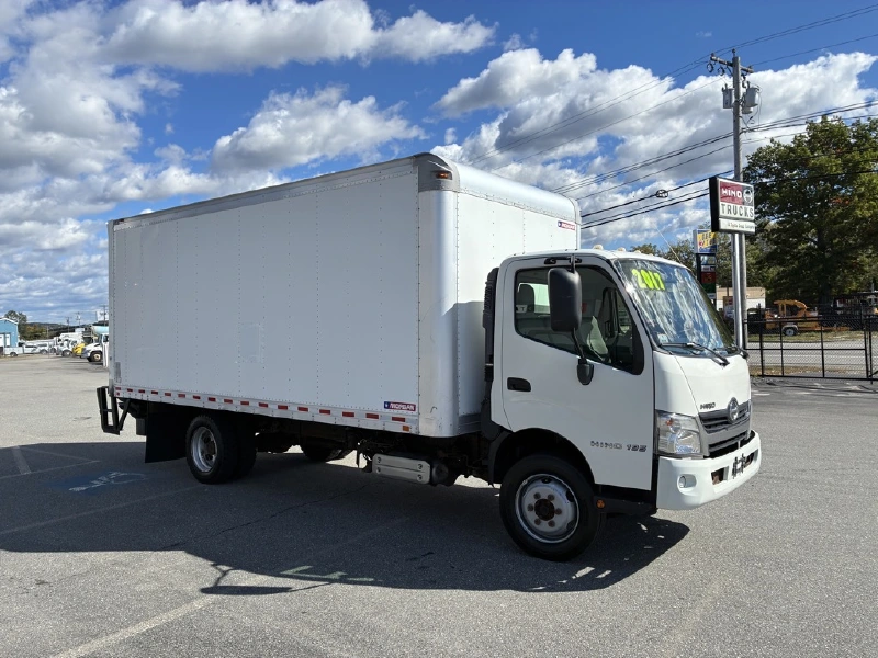 2017 HINO 195