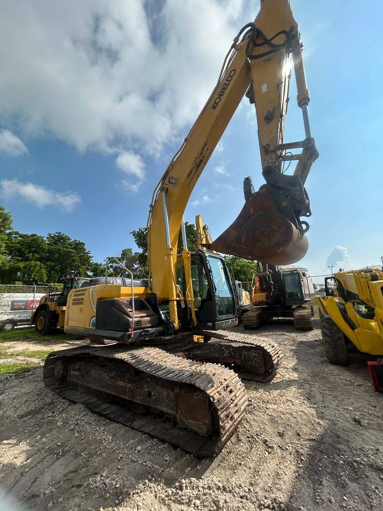 2019 KOBELCO sk210 LC-10 in Fort Lauderdale, FL