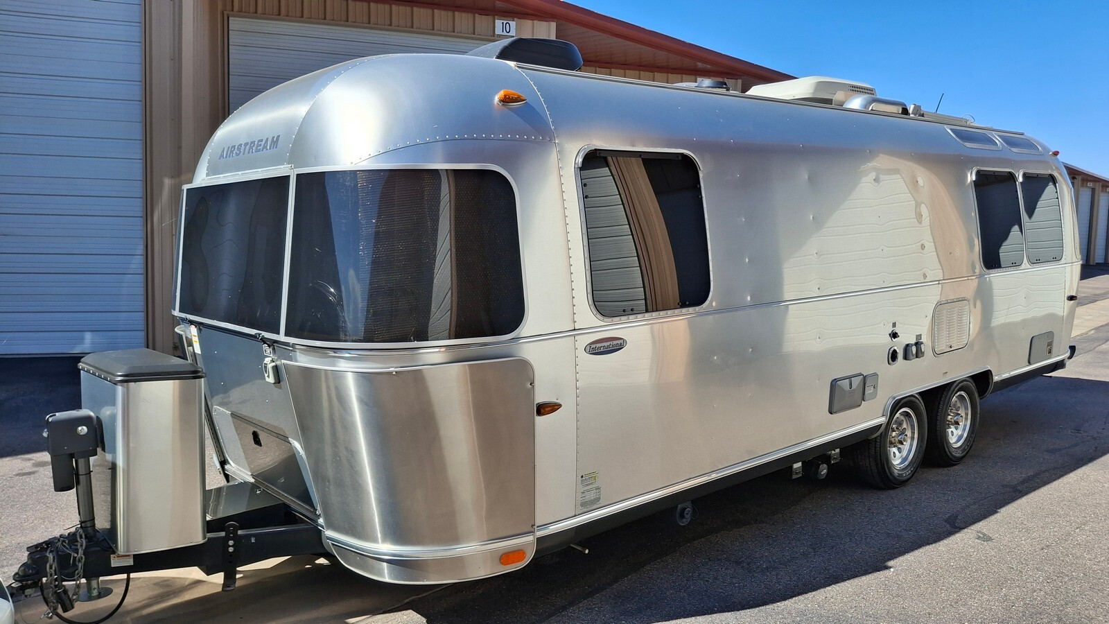2018 Airstream INTERNATIONAL SERENITY 27FB in golden CO
